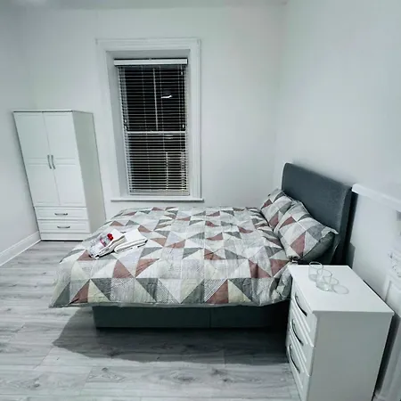 Hostel Town - Budget Double Bedrooms Naas