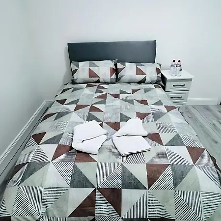 Town - Budget Double Bedrooms Hostel